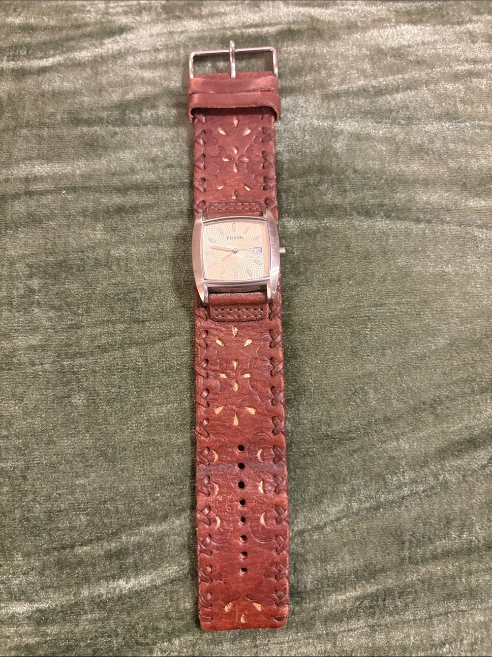 Y2K Fossil Brown Leather Strap Watch with Silver Time Piece